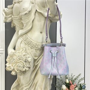 Lilas Purple Sprayed and embossed grained cowhide leather. Sprayed grained cowhide leather trim