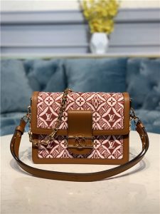 Dauphine MM Tan