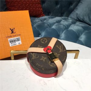 Luxurious textures and iconic House motifs