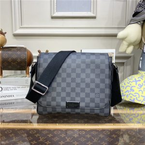 Louis Vuitton District PM N41260