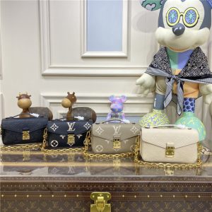Louis Vuitton Pochette Metis East West M23081 Dove/Cream
