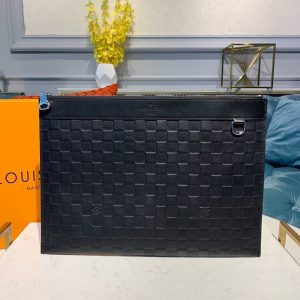 LV Discovery Pochette