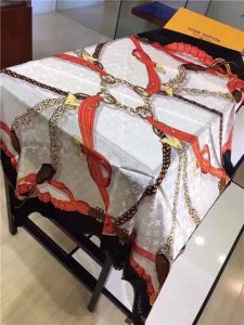 Louis Vuitton Chain Me Square Shawl