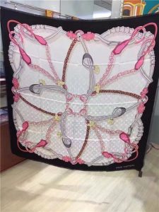 Louis Vuitton Chain Me Square Shawl