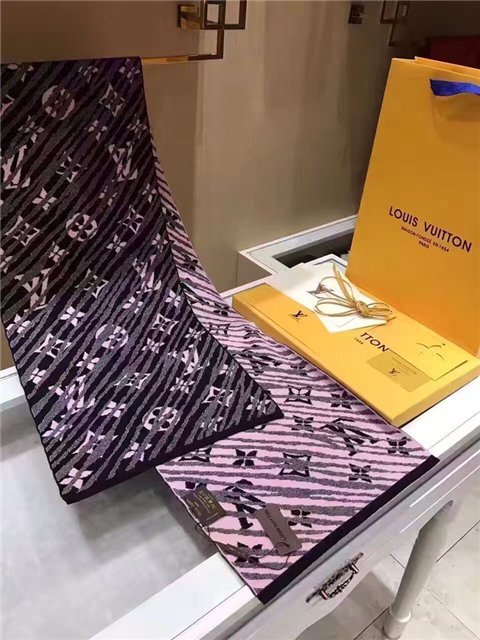 Louis Vuitton Epi Storm Scarf