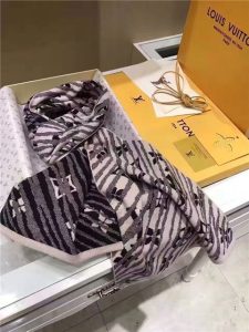 Louis Vuitton Epi Storm Scarf (Beige)