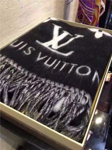 Louis Vuitton Reykjavik Scarf (2 colors)