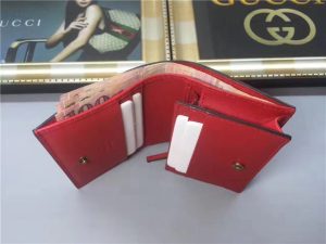 Gucci GG Supreme Card Case With Cherries