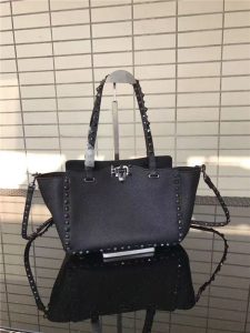 Valentino Rockstud Rolling Black with Black stones