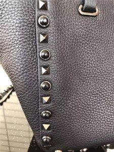 Valentino Rockstud Rolling Black with Black stones