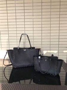 Valentino Rockstud Rolling Black with Black stones