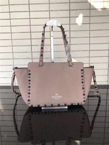 Valentino Rockstud Rolling Poudre with Black stones