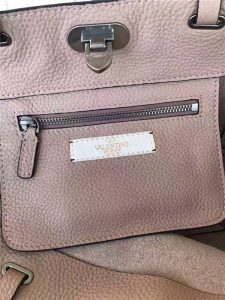 Valentino Rockstud Rolling Poudre with Black stones