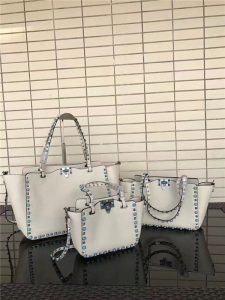 Valentino Rockstud Rolling White with turquoise stone