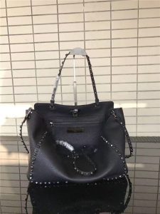Valentino Rockstud Rolling Black with Black stones