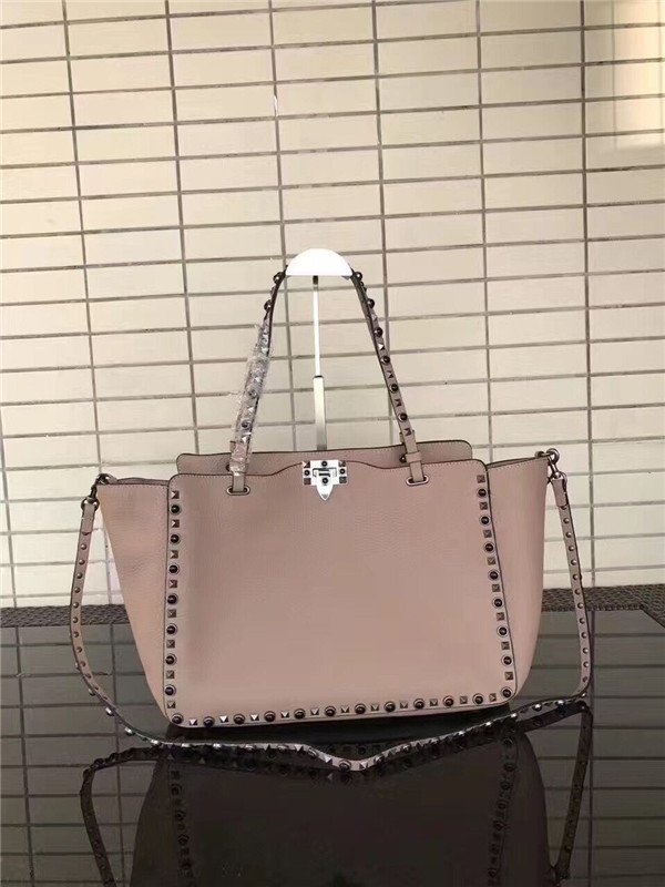 Valentino Rockstud Rolling Poudre with Black stones