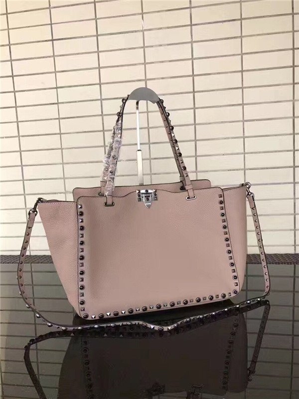Valentino Rockstud Rolling Poudre with Black stones