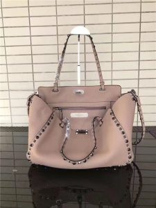 Valentino Rockstud Rolling Poudre with Black stones