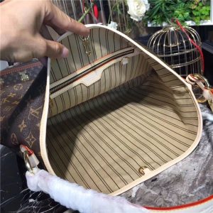 Louis Vuitton Delightful Monogram MM Beige