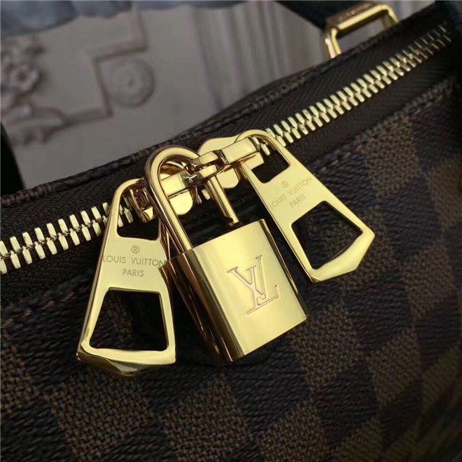 Louis Vuitton Hyde Park Noir