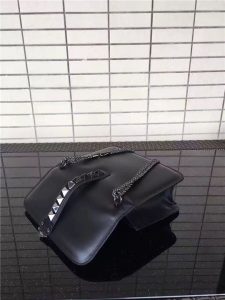 Valentino Garavani chain cross body bag Black/Ruthenium