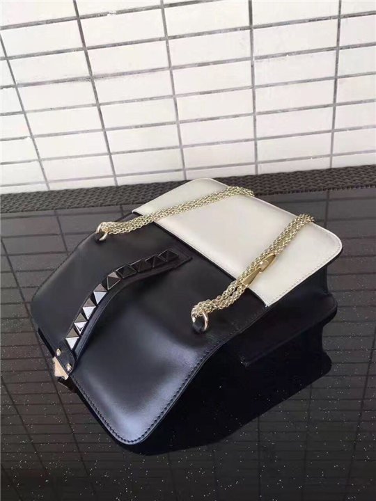 Valentino Garavani chain cross body bag (Varied Colors)