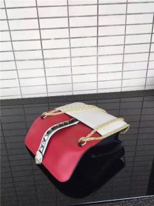 Valentino Garavani chain cross body bag (Varied Colors)