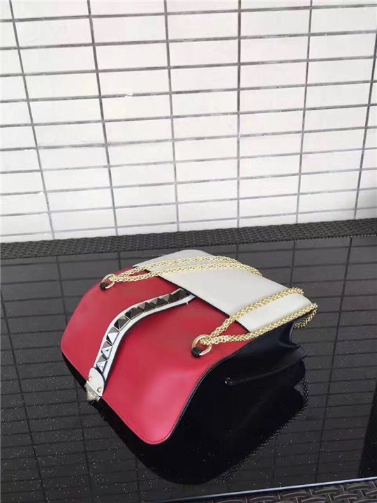 Valentino Garavani chain cross body bag (Varied Colors)