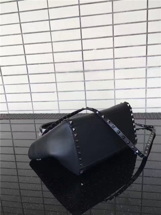 Valentino Rockstud Small Handbag Black/Ruthenium