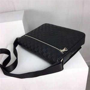 Louis Vuitton District MM Damier Infini