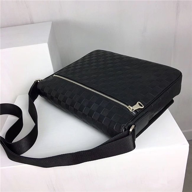 Louis Vuitton District MM Damier Infini