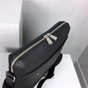 Louis Vuitton Grigori Messenger PM