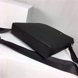 Louis Vuitton Grigori Messenger PM