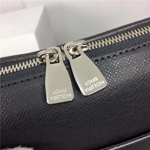 Louis Vuitton Grigori Messenger PM