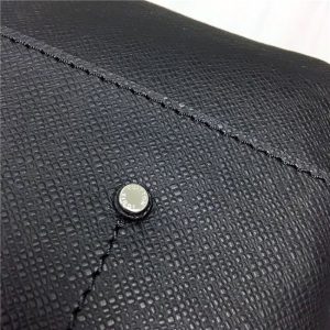 Louis Vuitton Grigori Messenger PM