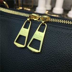 Louis Vuitton V Tote BB Noir