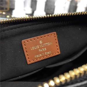 Louis Vuitton V Tote BB Noir