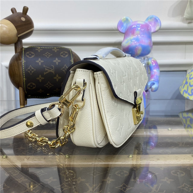 Louis Vuitton Pochette Metis East West M22942 Cream