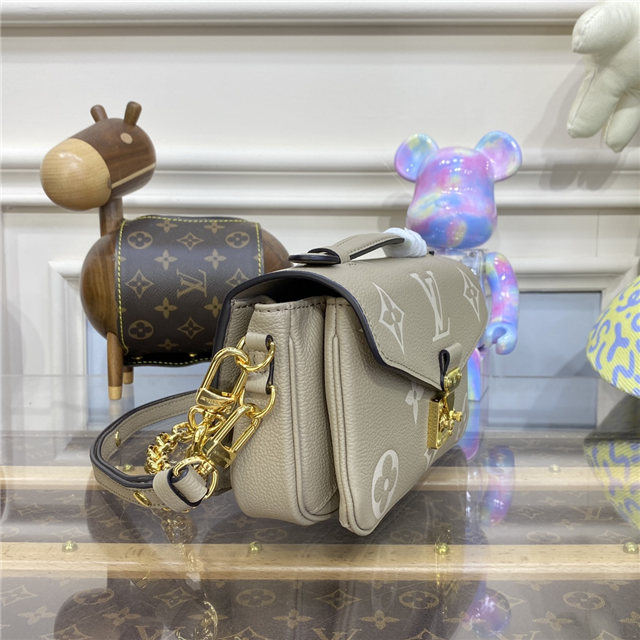 Louis Vuitton Pochette Metis East West M23081 Dove/Cream