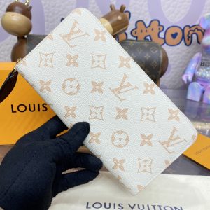 Louis Vuitton Zippy Wallet M83093-3