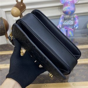 Louis Vuitton Pochette Metis East West M46595 Black