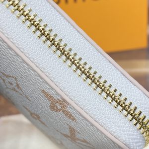 Louis Vuitton Zippy Wallet M83093-4