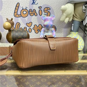 Louis Vuitton Montsouris Messenger M23097 (Varied Colors)