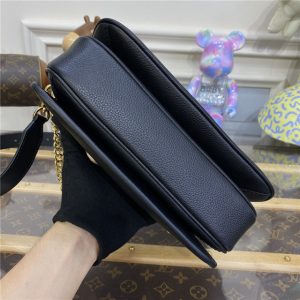 Louis Vuitton Oxford Lockme M22735 Black