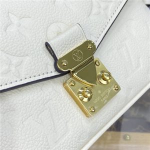 Louis Vuitton Pochette Metis East West M22942 Cream