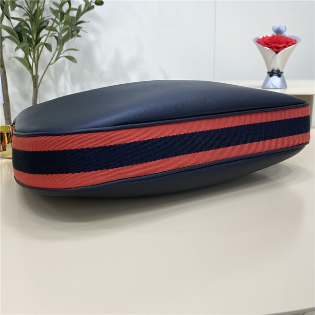 702823 Black Leather-5