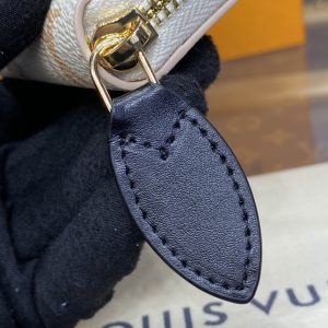 Louis Vuitton Zippy Wallet M83093-5