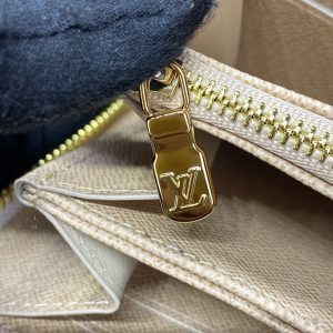 Louis Vuitton Zippy Wallet M83093-6