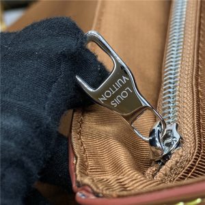 Louis Vuitton Montsouris Messenger M23097 (Varied Colors)