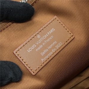 Louis Vuitton Montsouris Messenger M23097 (Varied Colors)